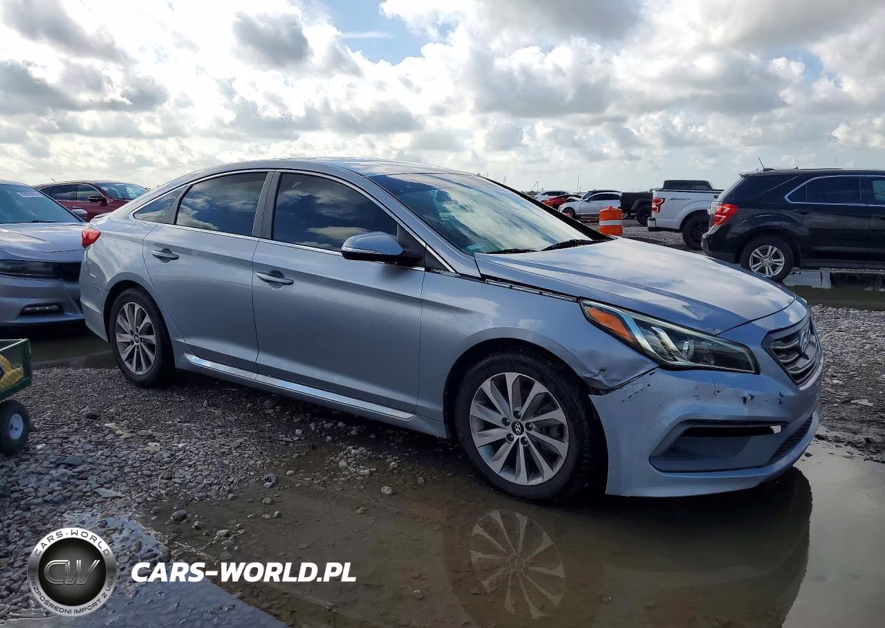 2015 Hyundai Sonata Sport VIN:5NPE34AF2FH125682 - 4