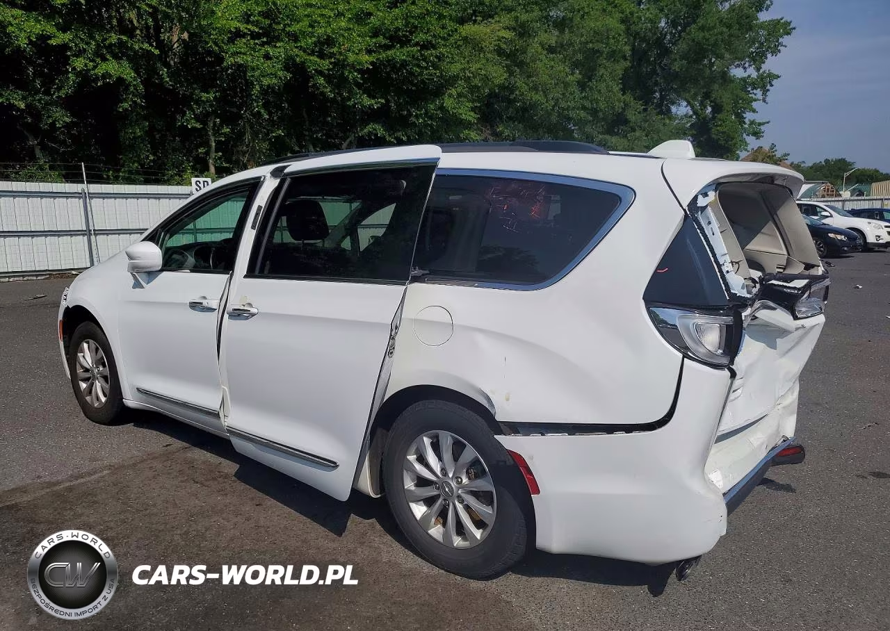 2017 Chrysler Pacifica Touring L VIN:2C4RC1BG9HR621771 - 2