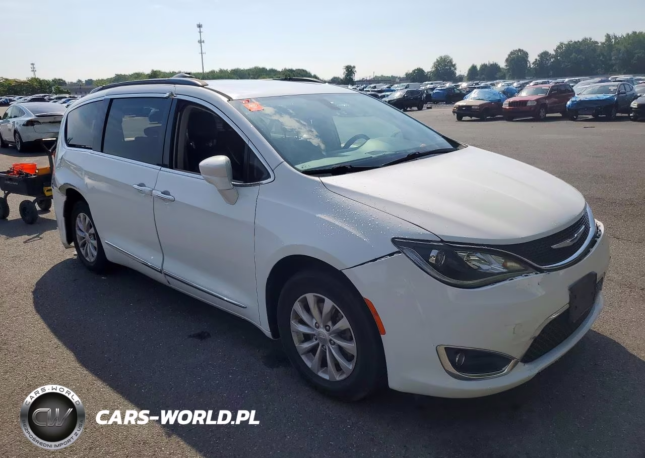2017 Chrysler Pacifica Touring L VIN:2C4RC1BG9HR621771 - 4