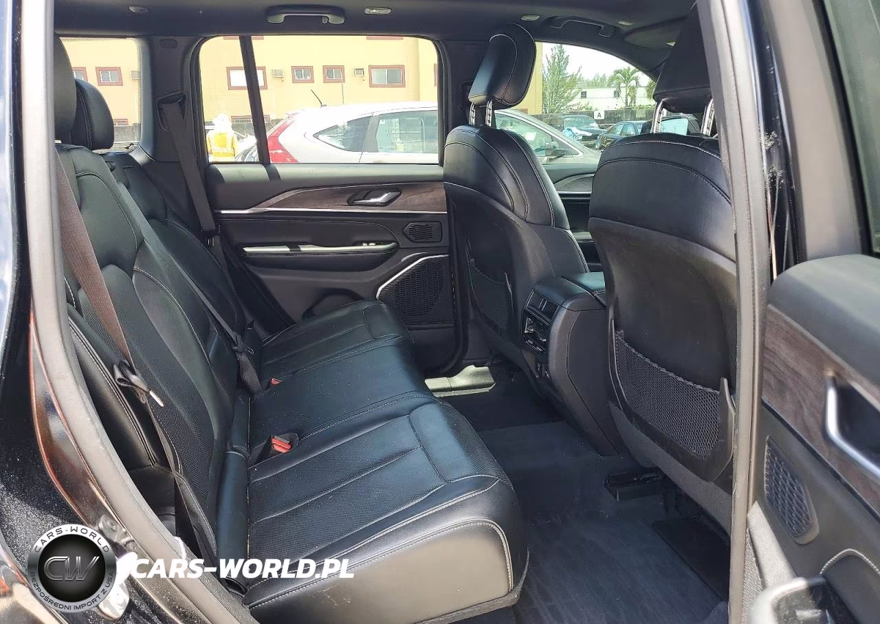 2023 Jeep Grand Cherokee Overland VIN:1C4RJGDG5PC544989 - 10