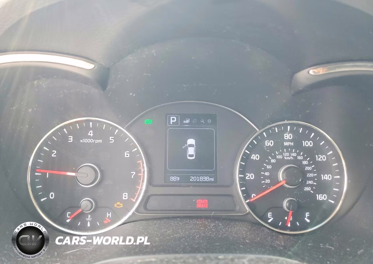 2018 Kia Forte VIN:3KPFL4A74JE194822 - 9