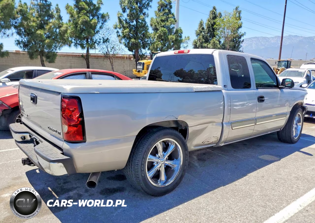 2005 Chevrolet Silverado C1500 VIN:2GCEC19V951293264 - 3