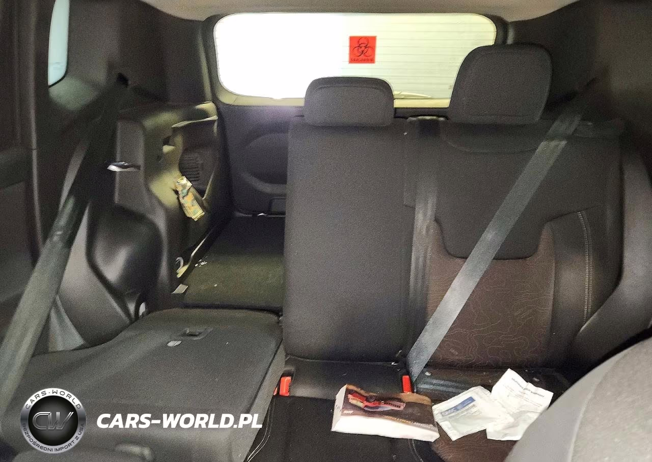 2023 Jeep Renegade Latitude VIN:ZACNJDB16PPP70138 - 10