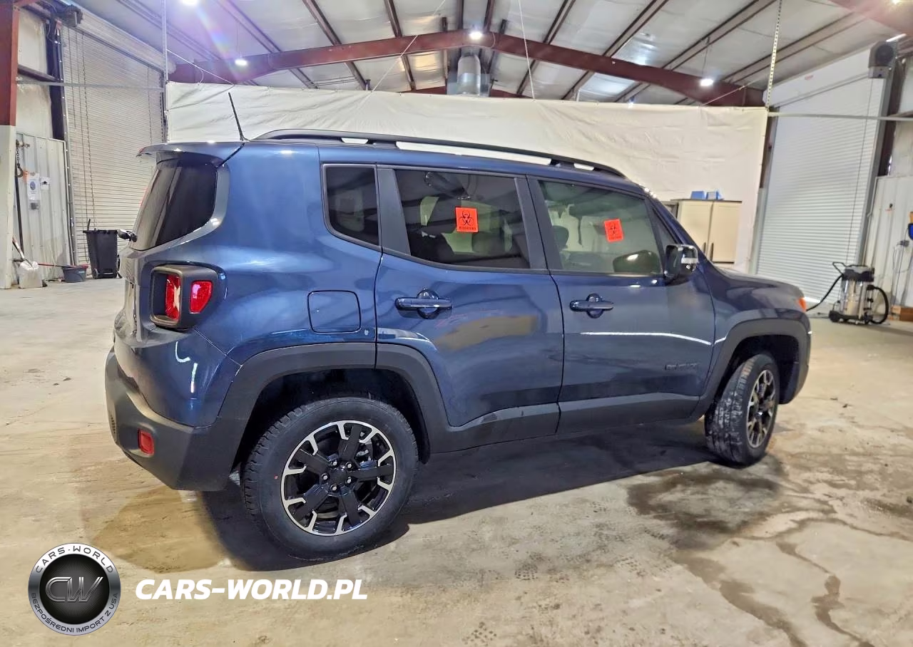 2023 Jeep Renegade Latitude VIN:ZACNJDB16PPP70138 - 3