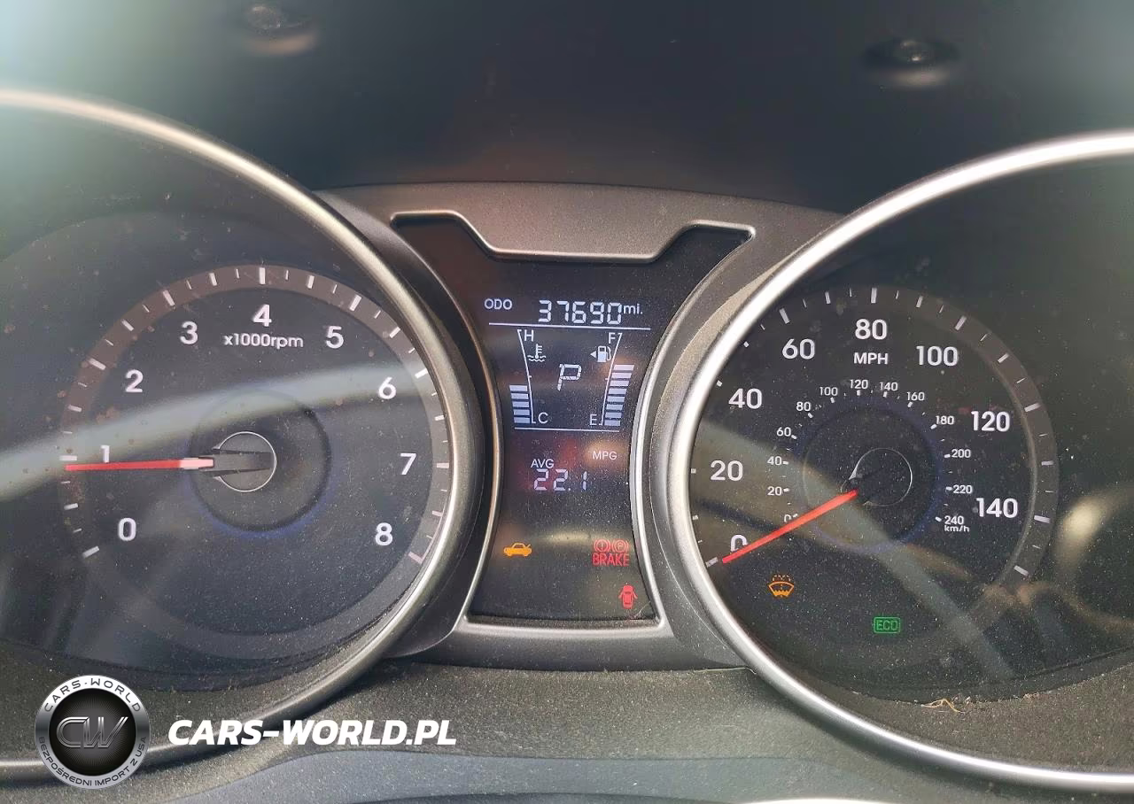 2016 Hyundai Veloster Base VIN:KMHTC6AD5GU252995 - 9