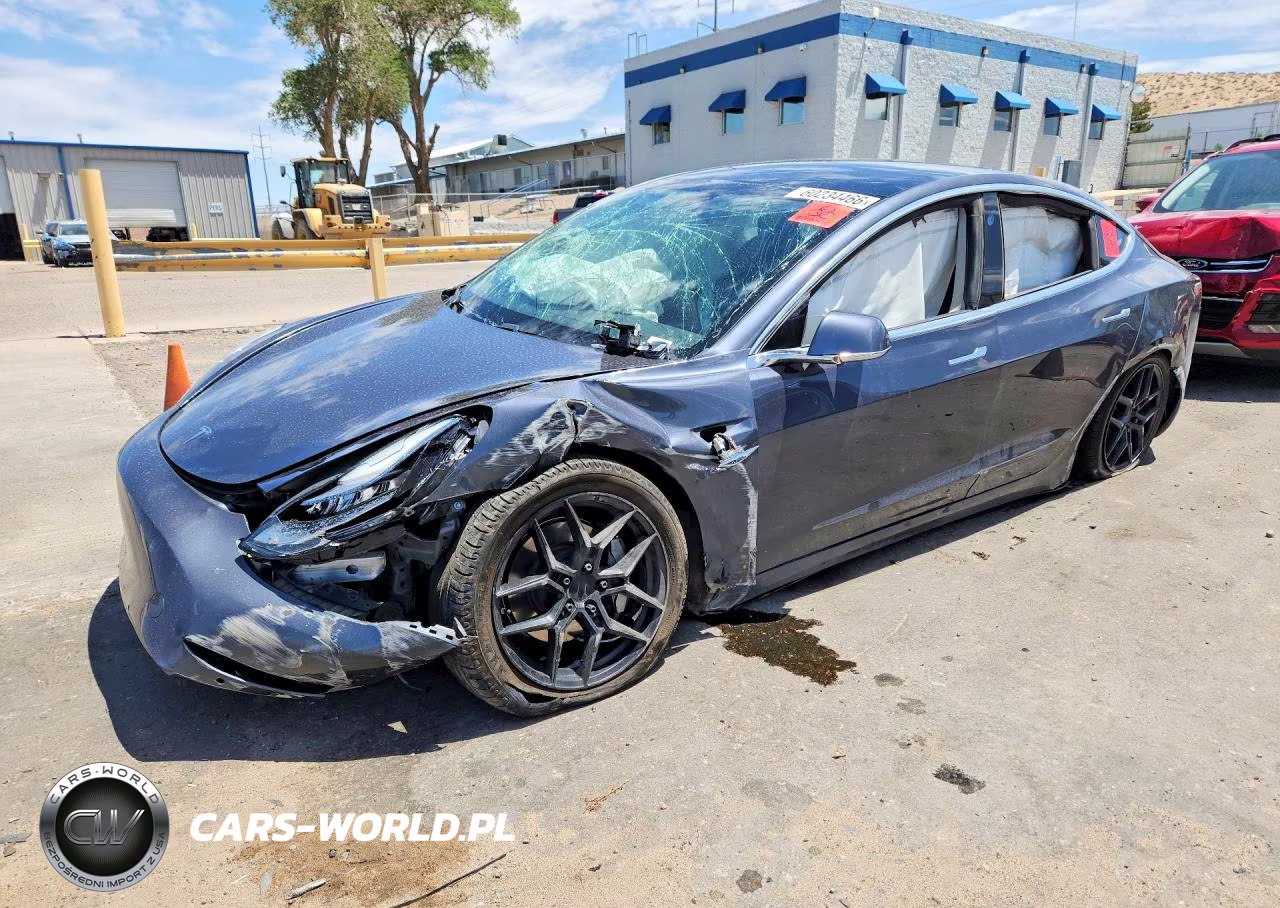 2020 Tesla Model 3 – zdjęcie 1 z 12