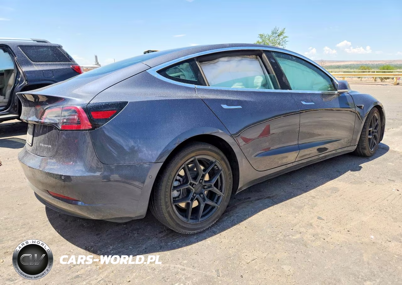 2020 Tesla Model 3 VIN:5YJ3E1EB2LF620238 - 3