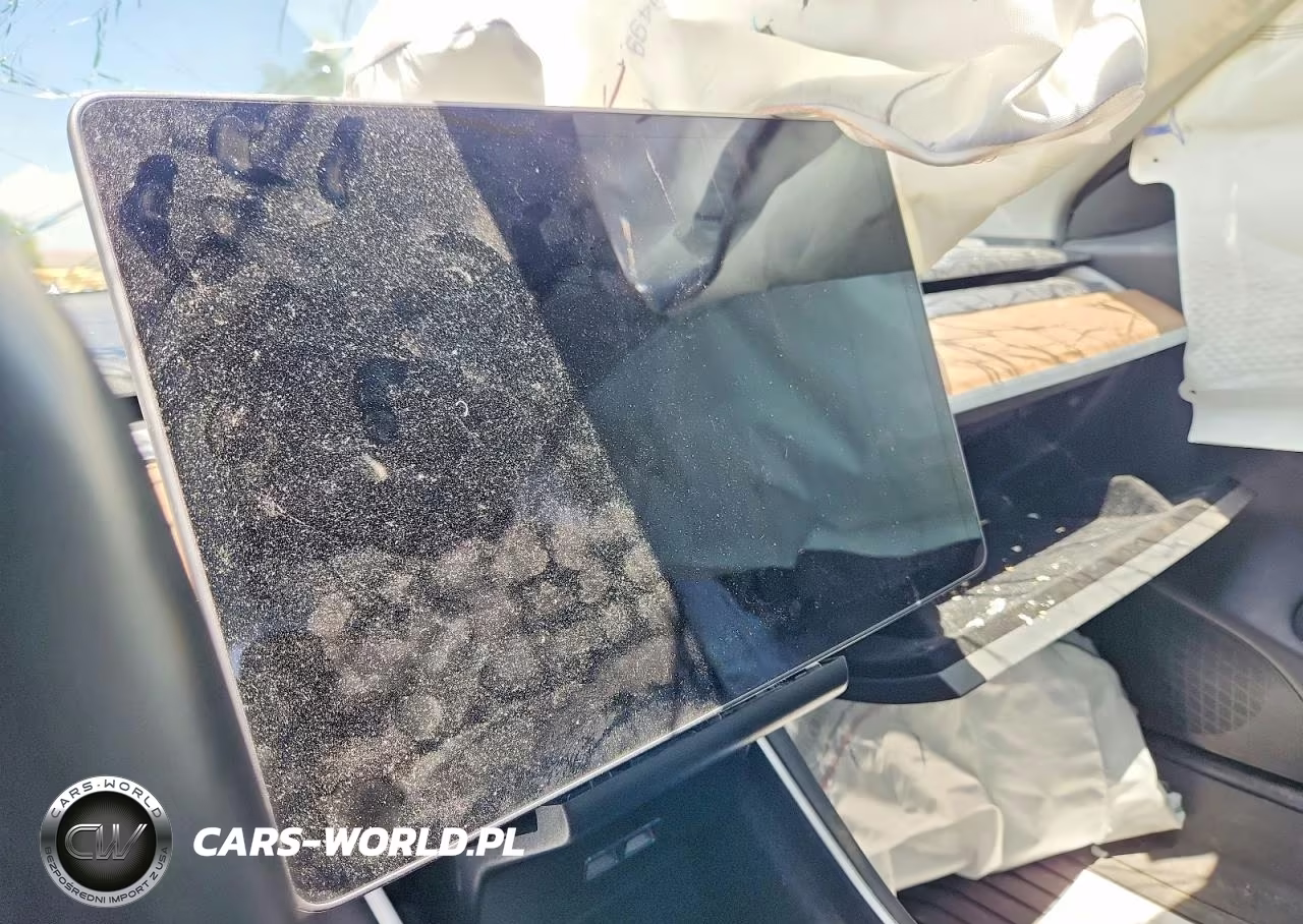 2020 Tesla Model 3 VIN:5YJ3E1EB2LF620238 - 9