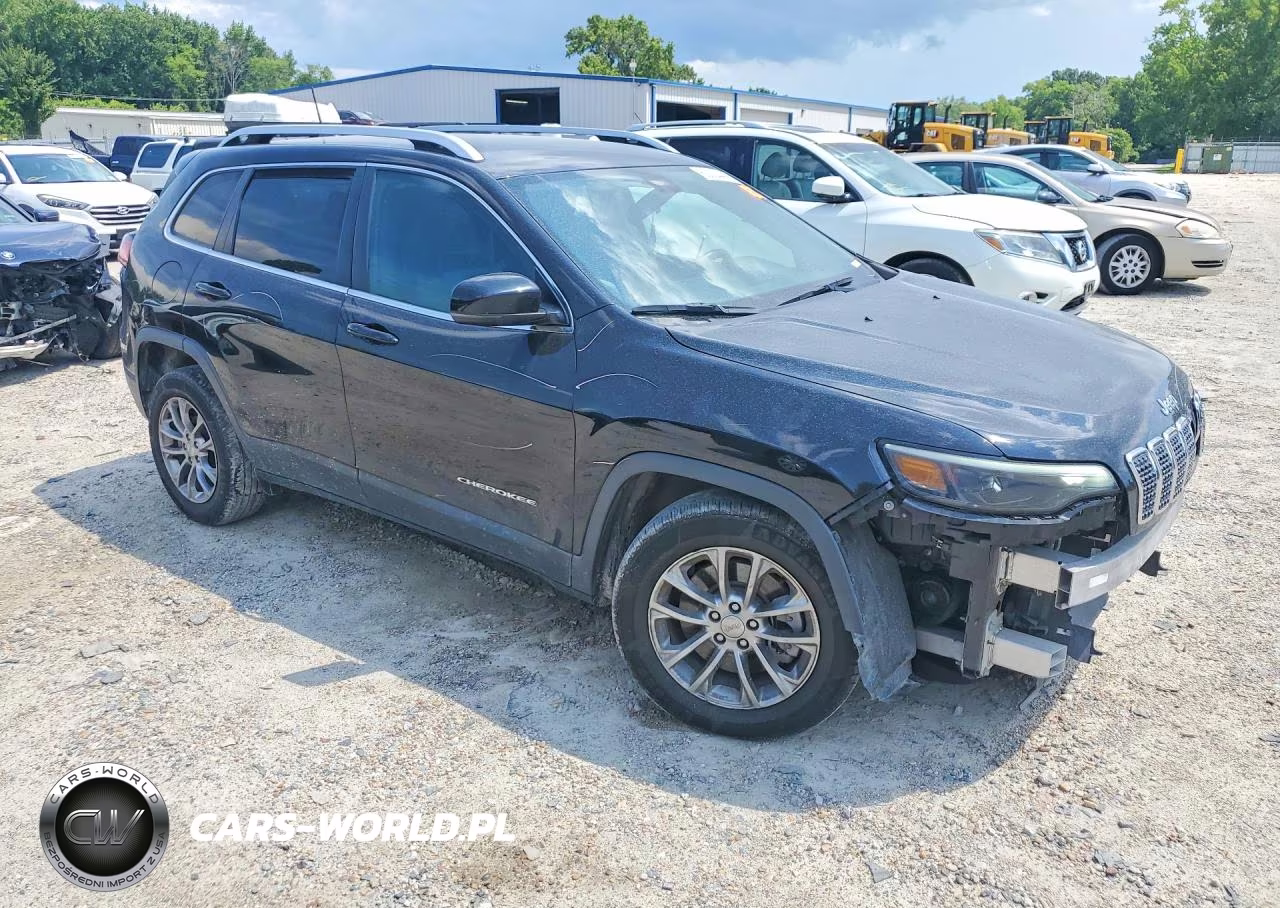 2019 Jeep Cherokee Latitude Plus VIN:1C4PJLLB8KD290056 - 4