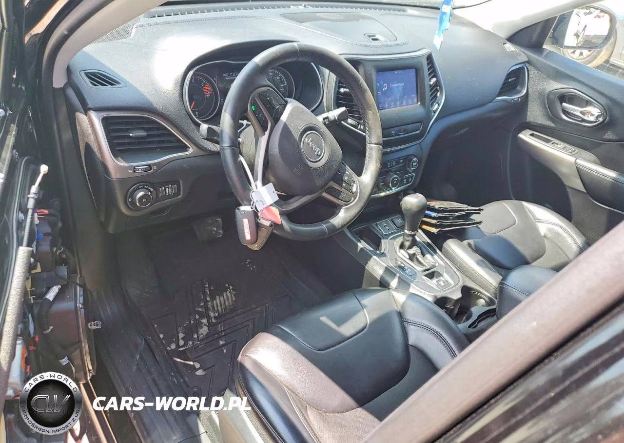 2019 Jeep Cherokee Latitude Plus VIN:1C4PJLLB8KD290056 - 8
