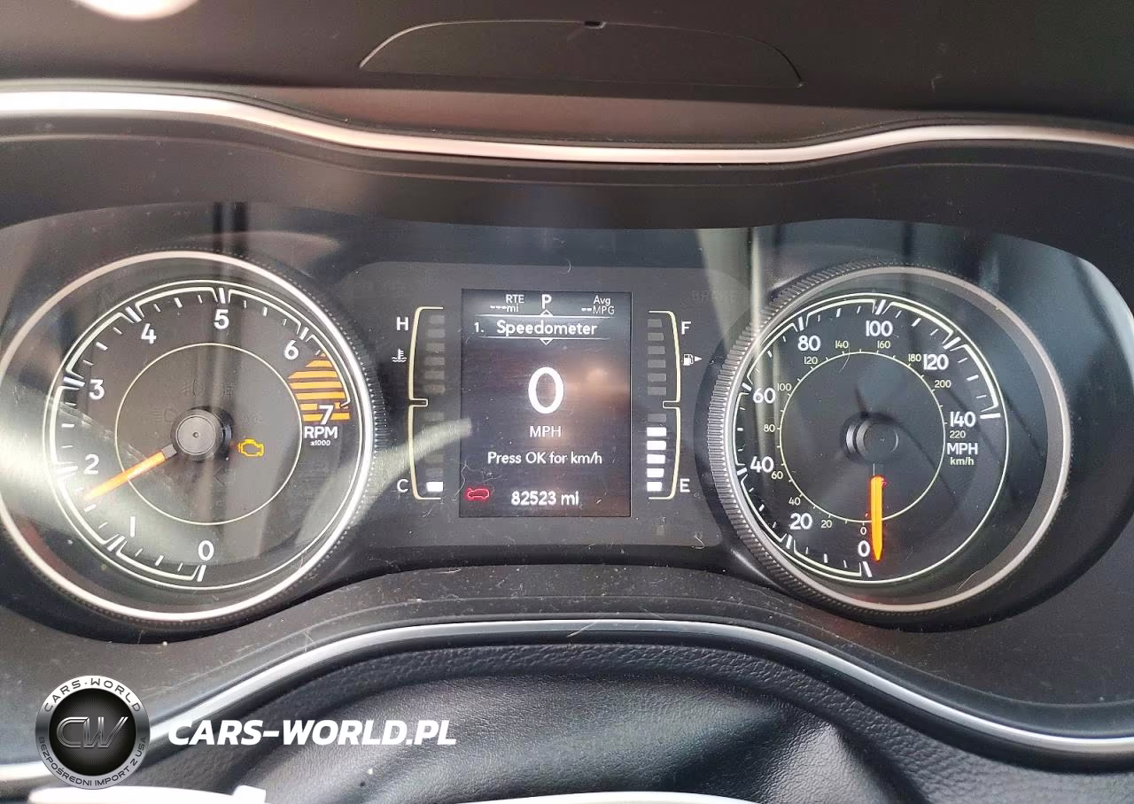 2019 Jeep Cherokee Latitude Plus VIN:1C4PJLLB8KD290056 - 9