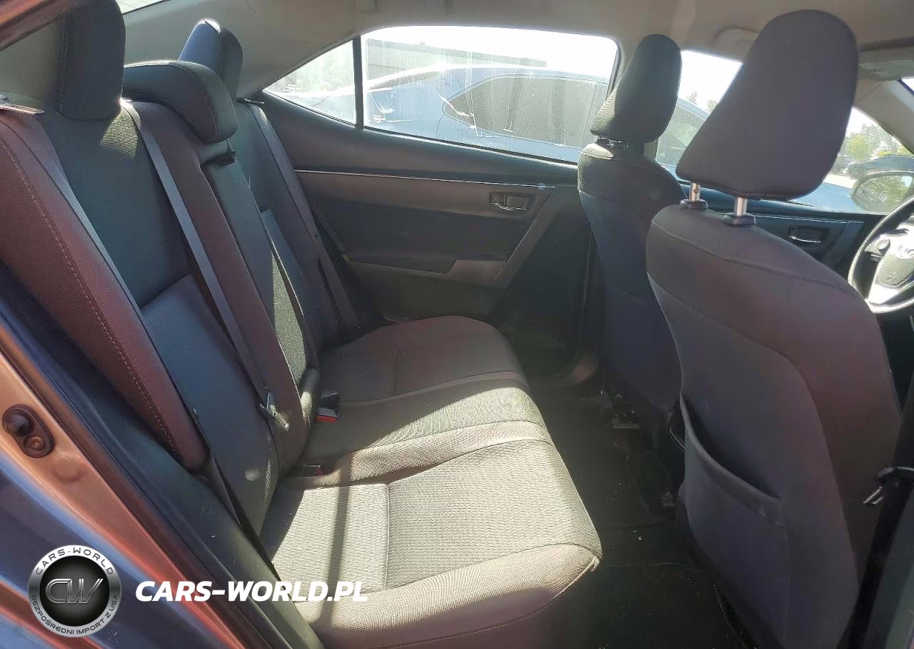 2018 Toyota Corolla Le VIN:5YFBURHE6JP832029 - 10
