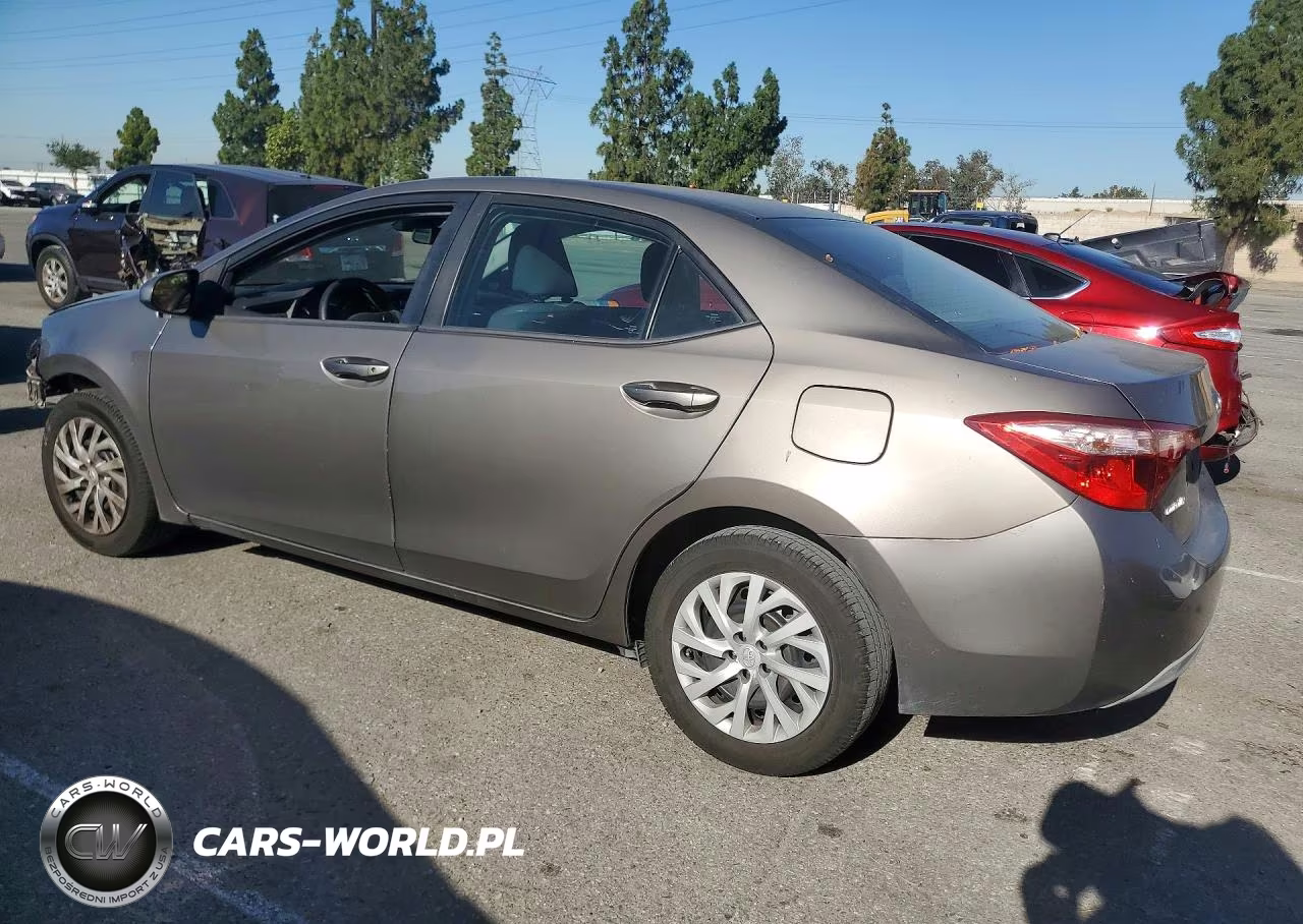 2018 Toyota Corolla Le VIN:5YFBURHE6JP832029 - 2