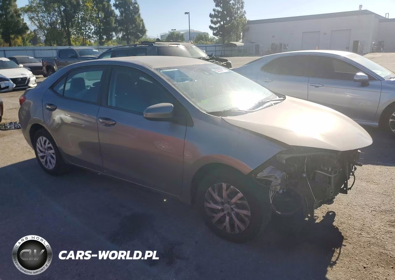 2018 Toyota Corolla Le VIN:5YFBURHE6JP832029 - 4