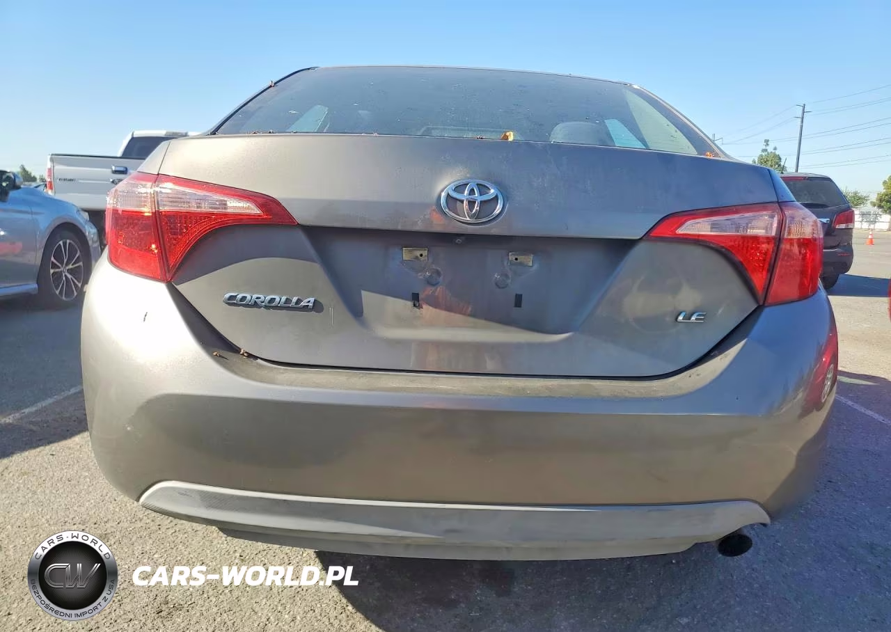 2018 Toyota Corolla Le VIN:5YFBURHE6JP832029 - 6