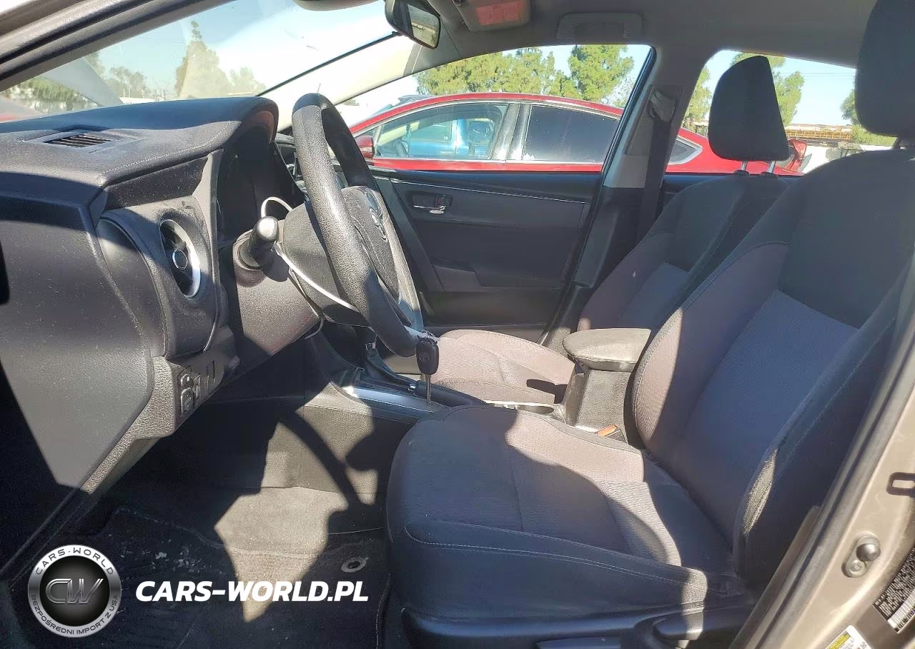 2018 Toyota Corolla Le VIN:5YFBURHE6JP832029 - 7