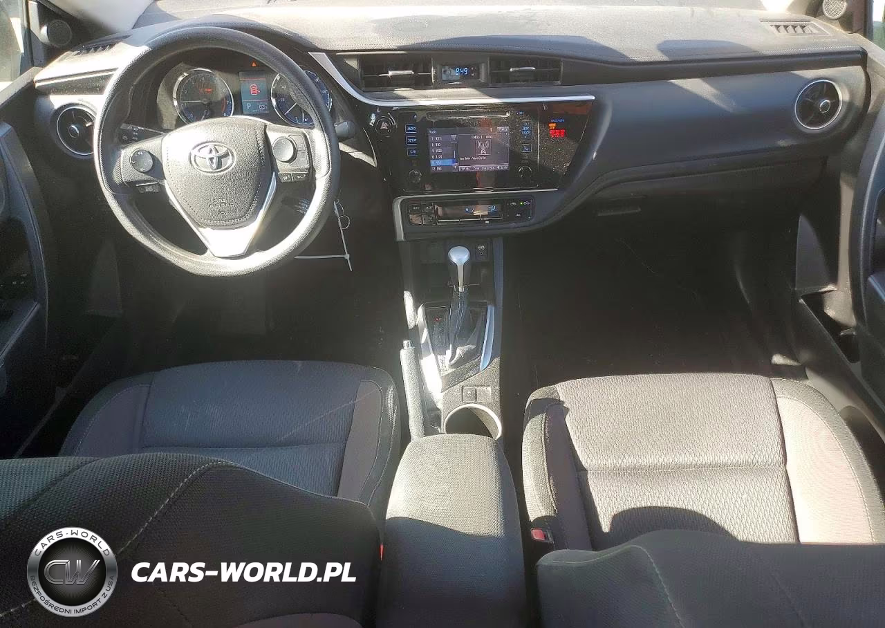 2018 Toyota Corolla Le VIN:5YFBURHE6JP832029 - 8