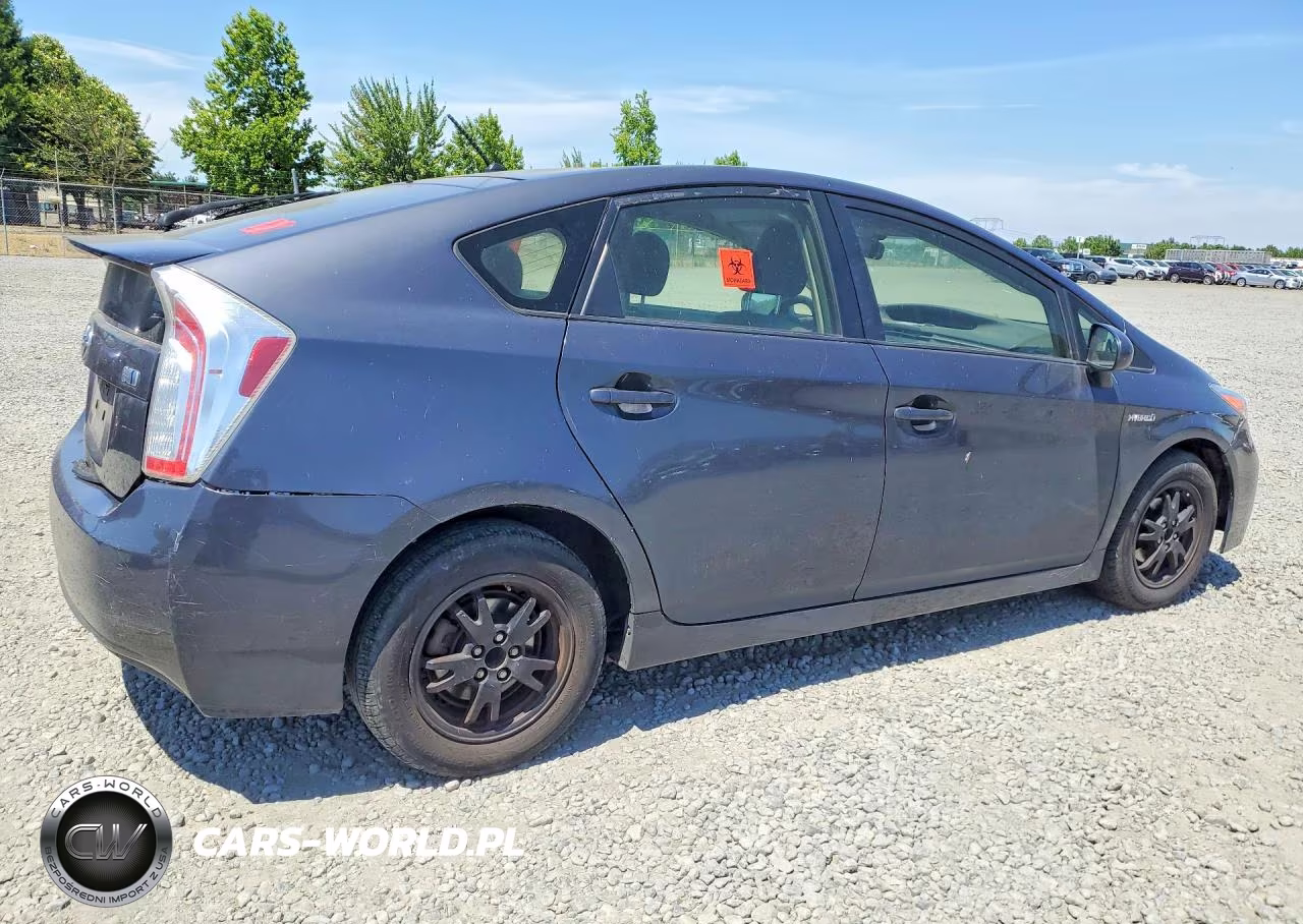 2015 Toyota Prius Two VIN:JTDKN3DU5F1912568 - 3