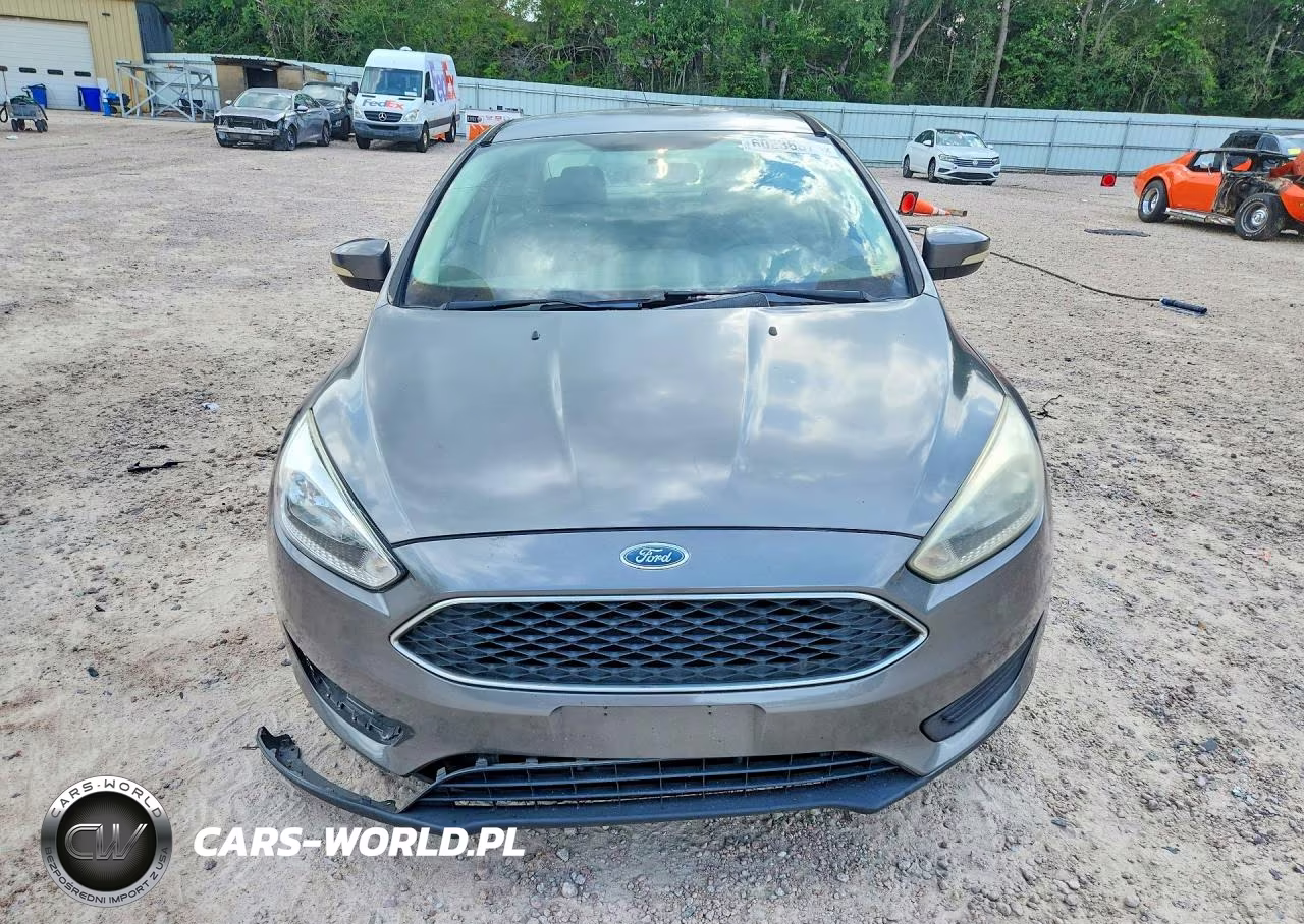 2016 Ford Focus Se VIN:1FADP3F20GL303057 - 5