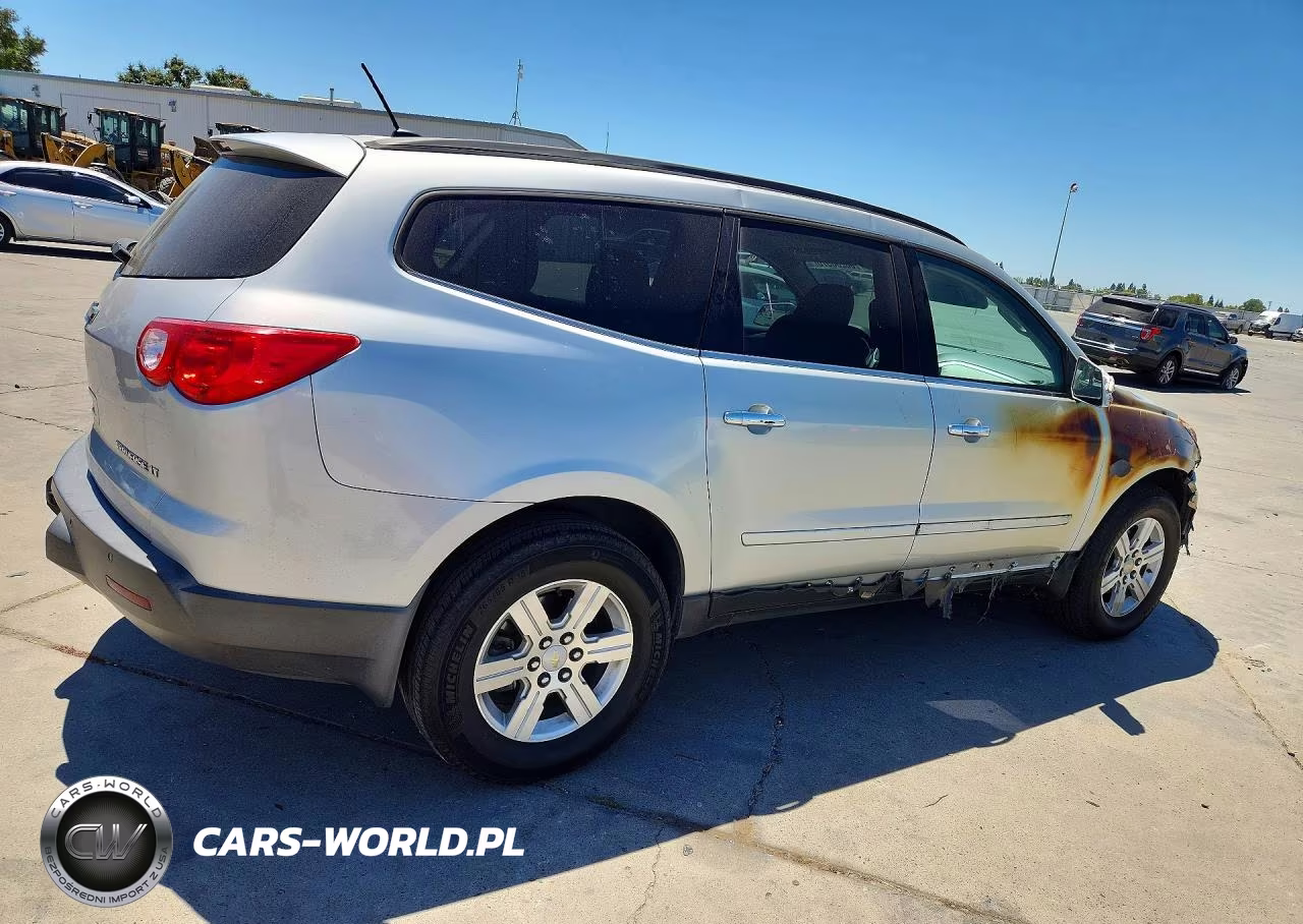 2011 Chevrolet Traverse Lt VIN:1GNKRGED3BJ302969 - 3