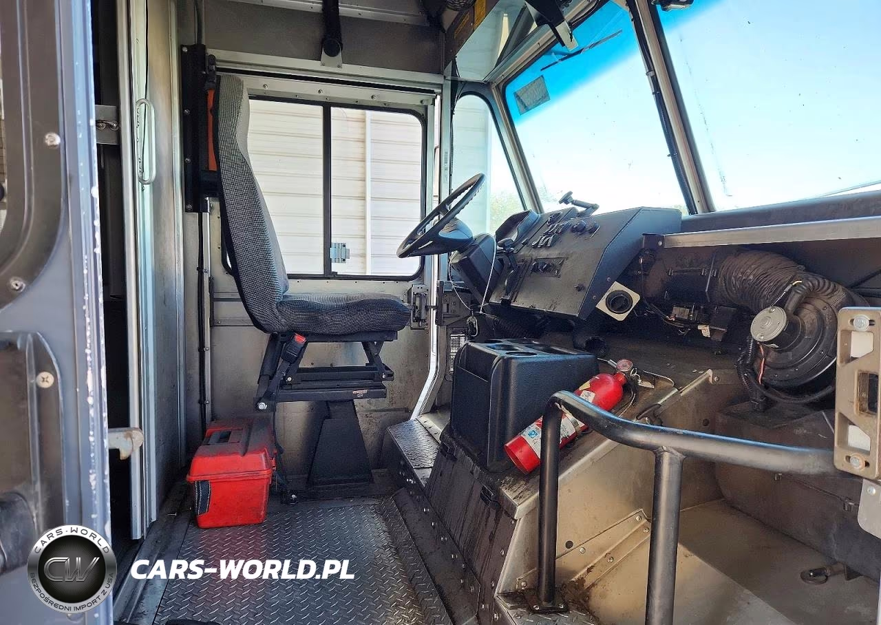 2020 Freightliner Chassis M Line Walk-In Van VIN:4UZAC2EA8LCMK2993 - 10