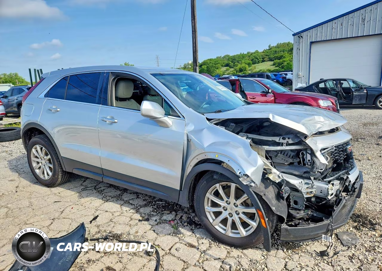 2019 Cadillac Xt4 Luxury VIN:1GYAZAR47KF146962 - 4