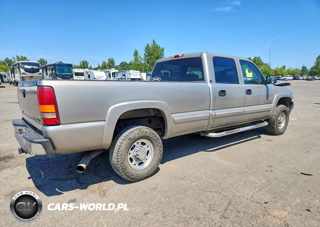 2002 Chevrolet Silverado C2500 Heavy Duty VIN:1GCHC23182F215670 - 3