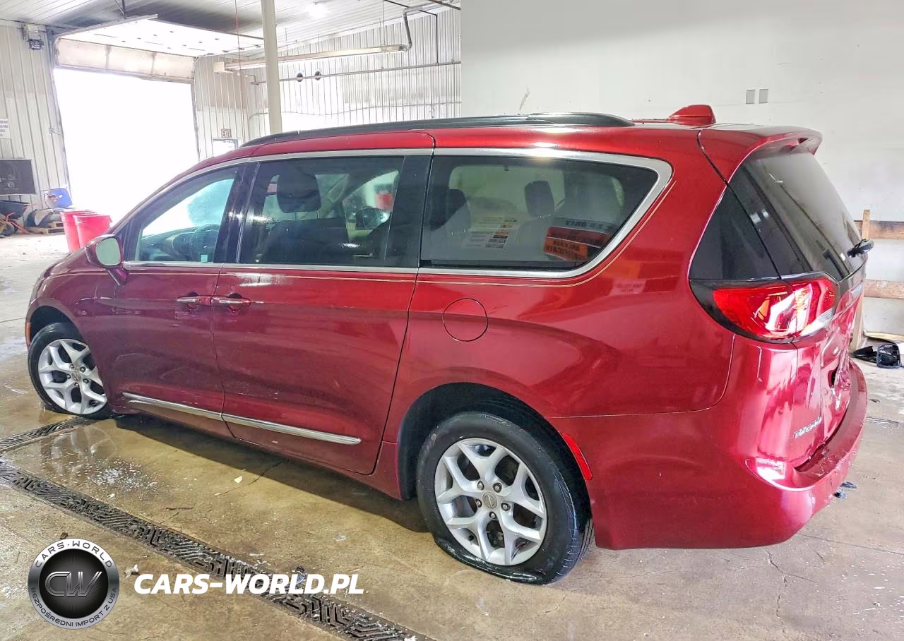 2017 Chrysler Pacifica Touring L VIN:2C4RC1BG3HR510083 - 2
