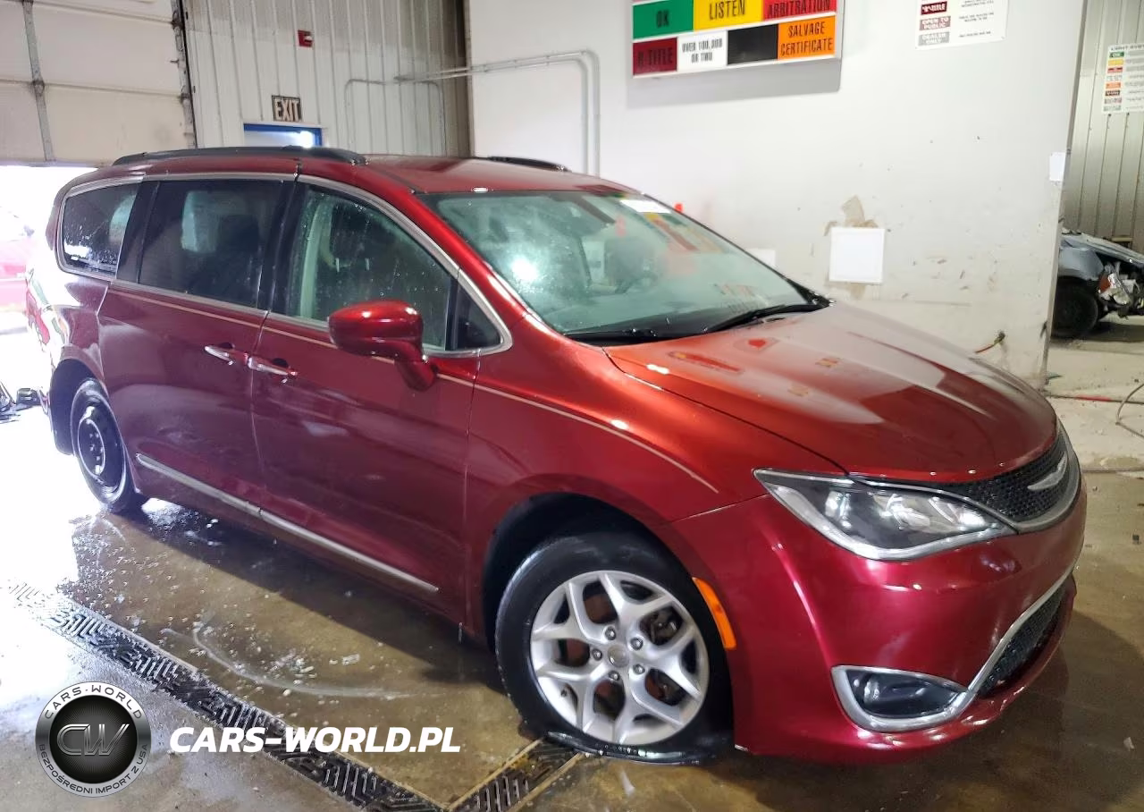 2017 Chrysler Pacifica Touring L VIN:2C4RC1BG3HR510083 - 4
