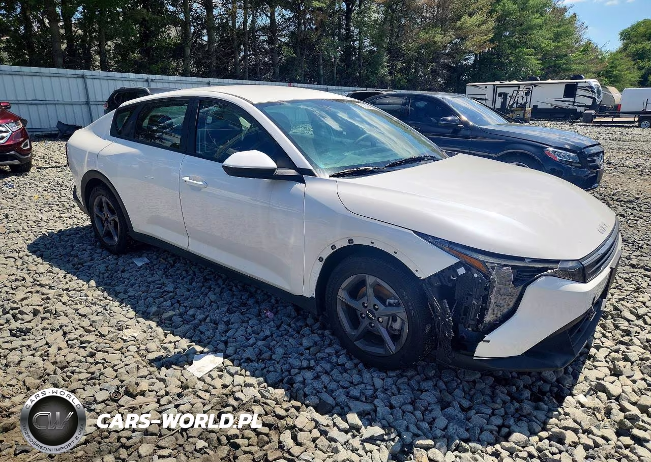 2025 Kia K4 Lxs VIN:3KPFT4DE4SE196629 - 4