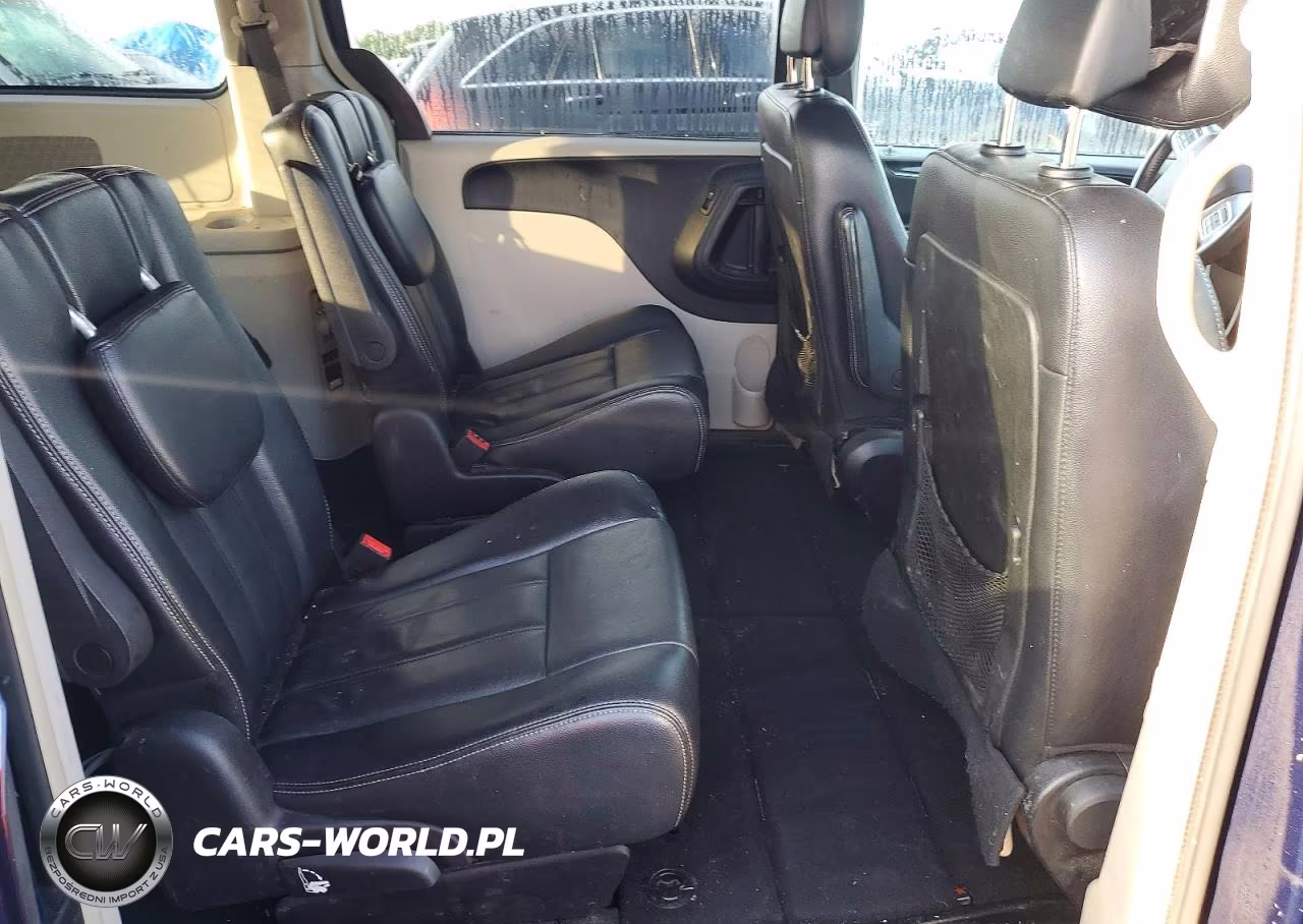 2015 Chrysler Town & Country Touring VIN:2C4RC1BG2FR645150 - 11