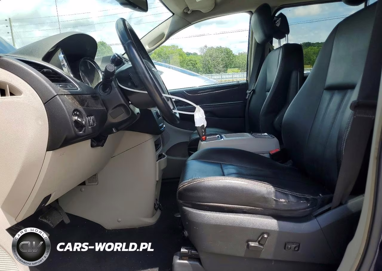 2015 Chrysler Town & Country Touring VIN:2C4RC1BG2FR645150 - 7