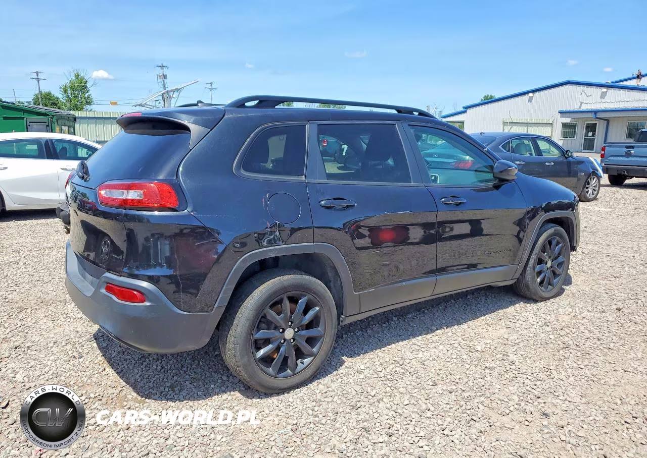 2014 Jeep Cherokee Latitude VIN:1C4PJLCS5EW293232 - 3