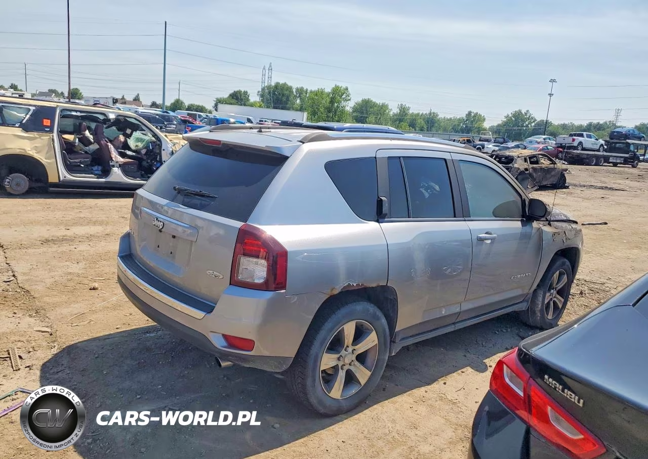2016 Jeep Compass Latitude VIN:1C4NJDEBXGD764316 - 3