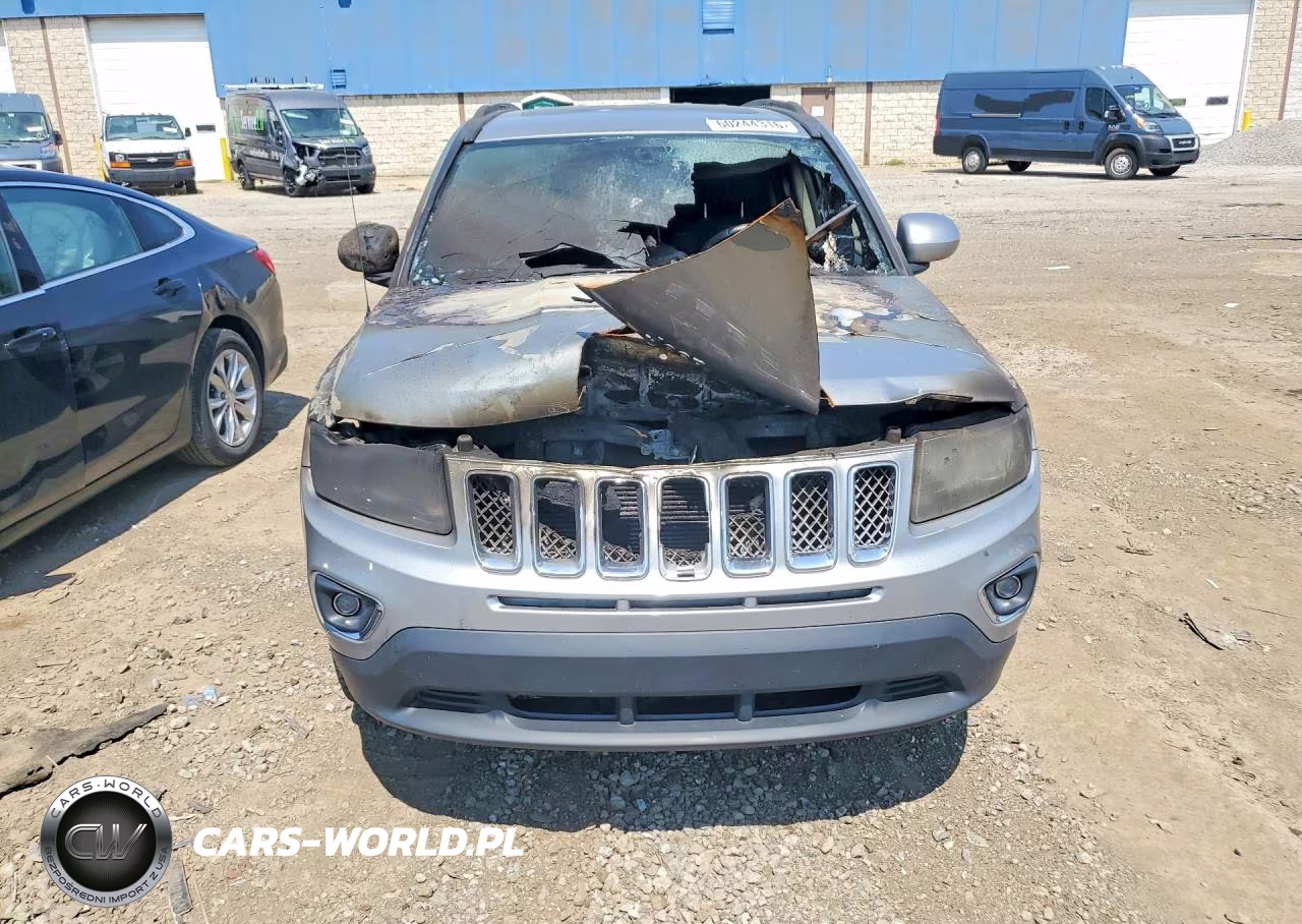 2016 Jeep Compass Latitude VIN:1C4NJDEBXGD764316 - 5