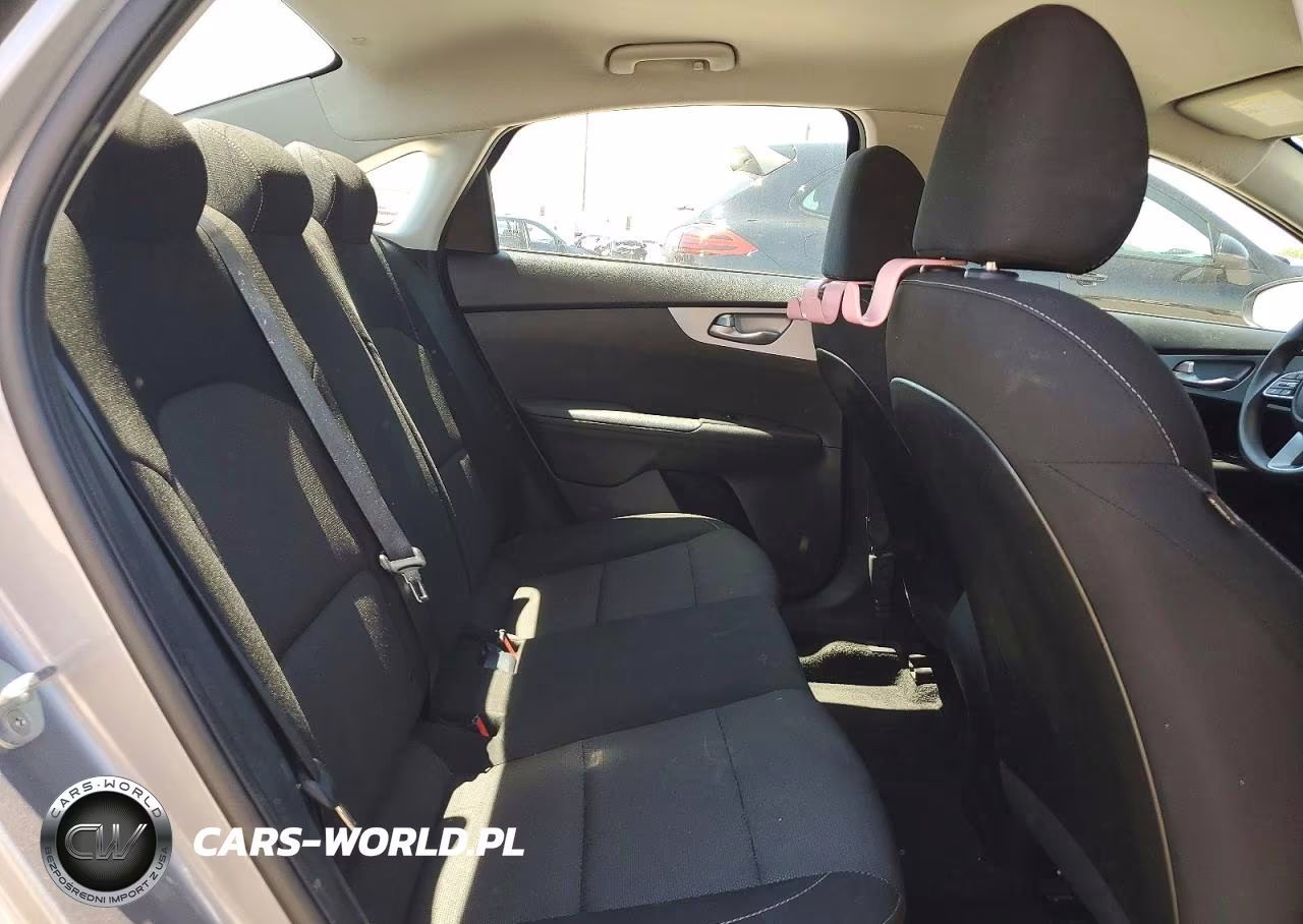 2023 Kia Forte Lxs VIN:3KPF24AD2PE566367 - 10