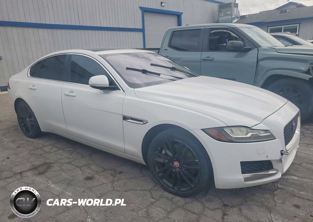 2016 Jaguar Xf Prestige VIN:SAJBE4BV8GCY13557 - 4