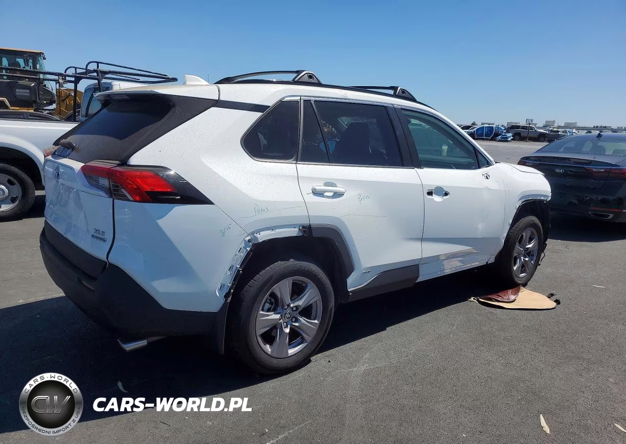2022 Toyota Rav4 Xle VIN:JTMRWRFV0ND140675 - 3
