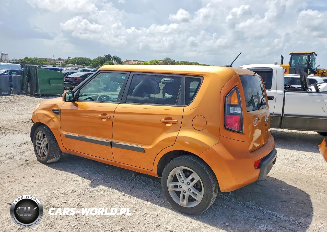 2011 Kia Soul + VIN:KNDJT2A20B7318136 - 2