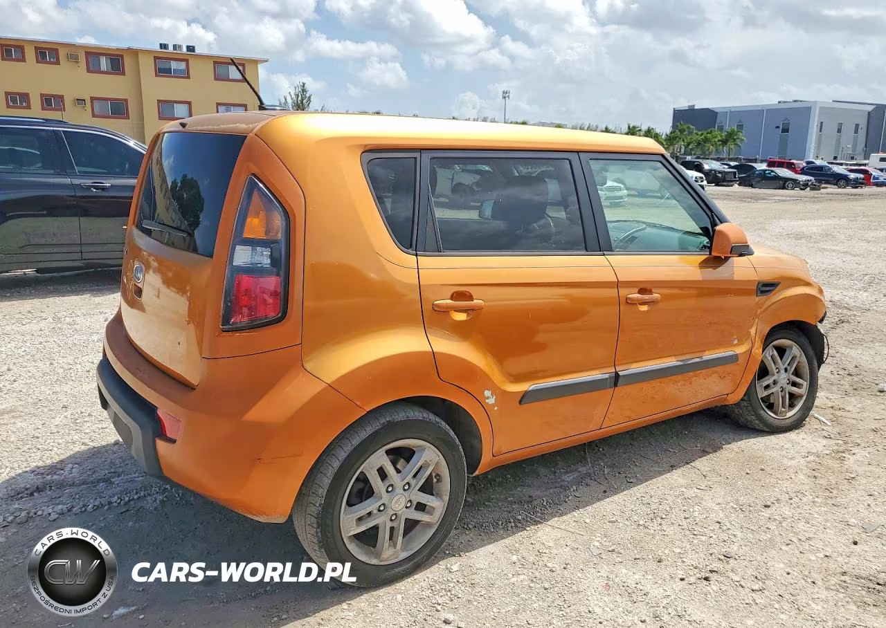 2011 Kia Soul + VIN:KNDJT2A20B7318136 - 3