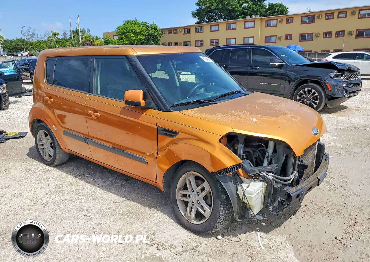 2011 Kia Soul + VIN:KNDJT2A20B7318136 - 4
