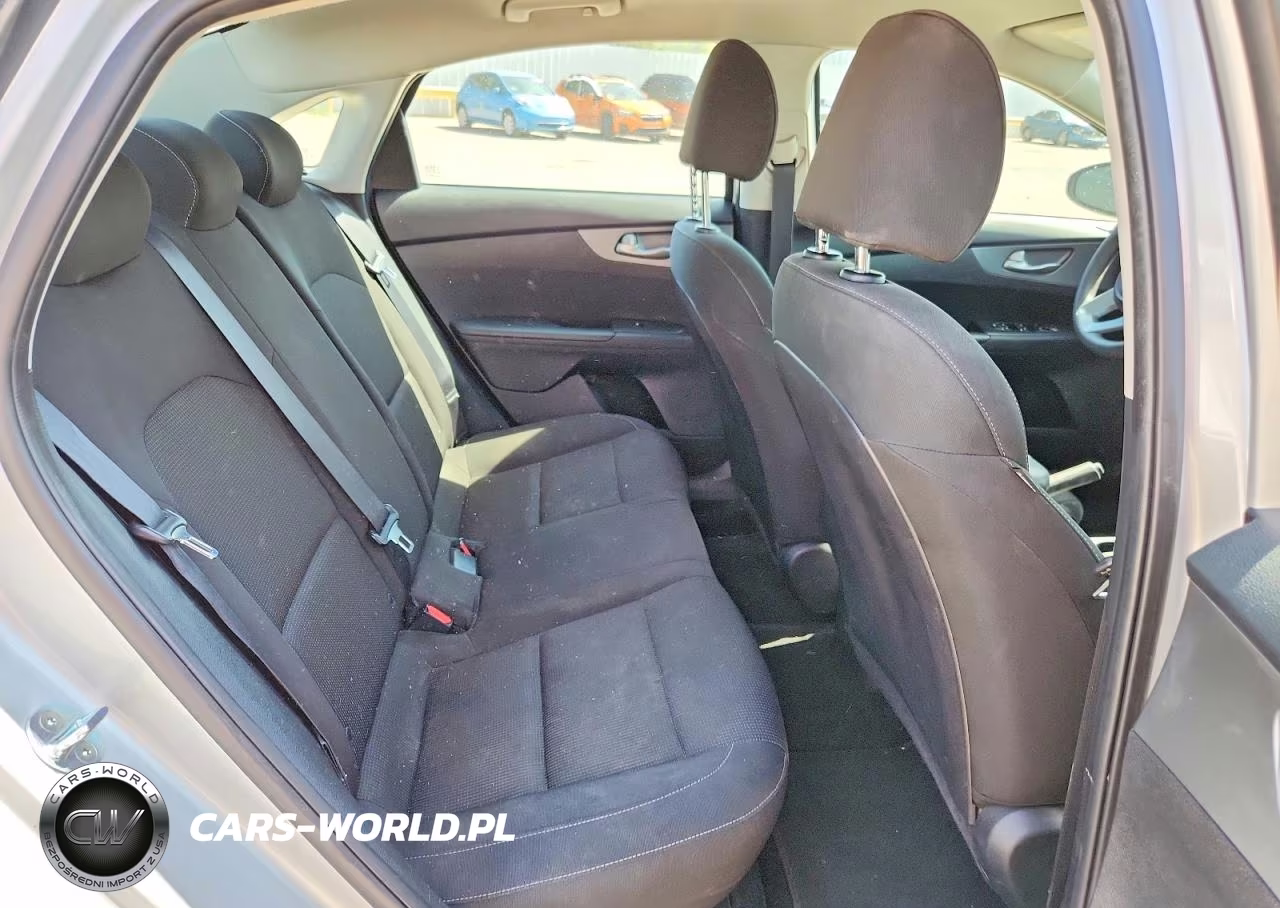 2021 Kia Forte VIN:3KPF24AD2ME346707 - 10