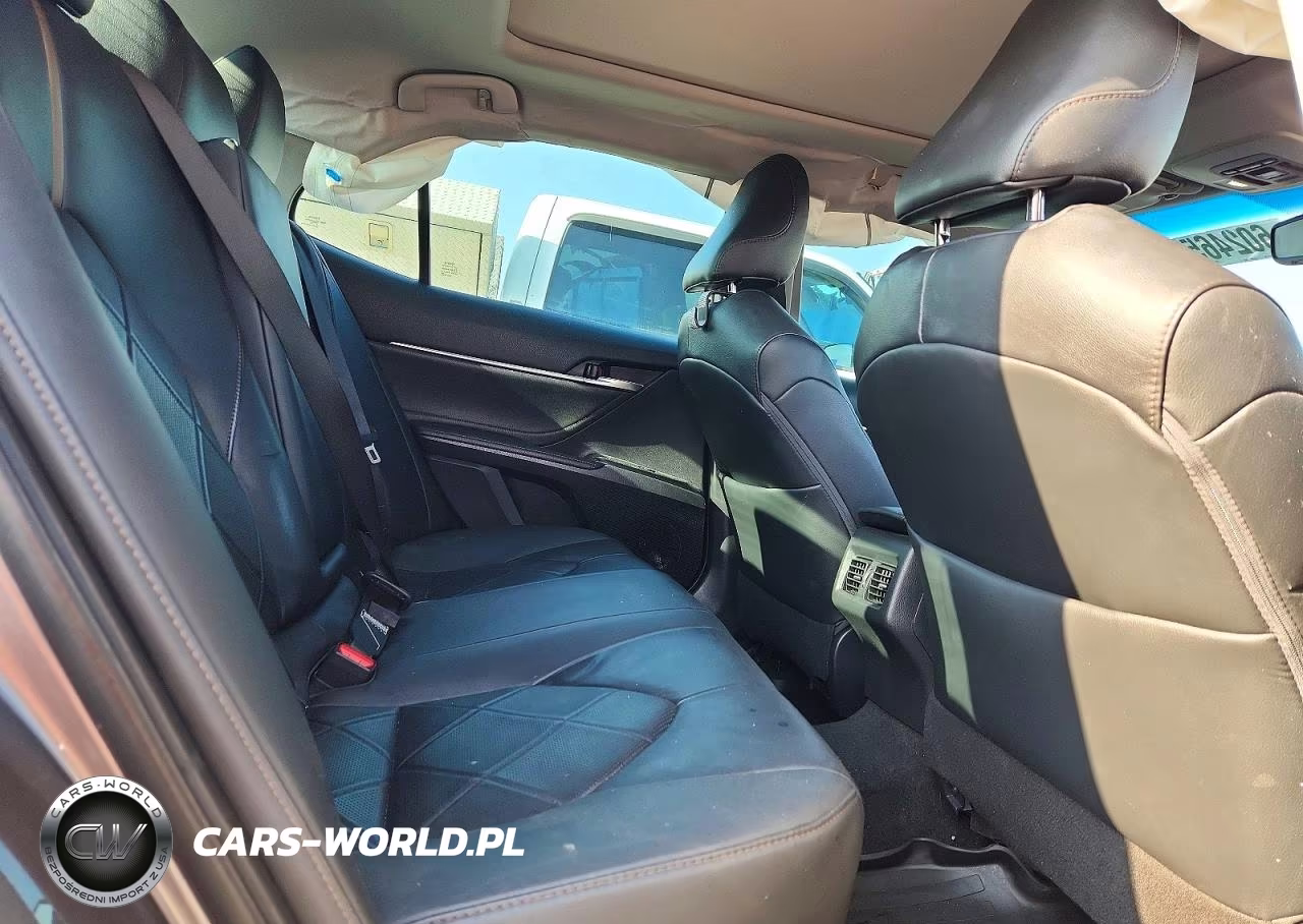 2018 Toyota Camry Xle VIN:4T1B11HK7JU096667 - 10