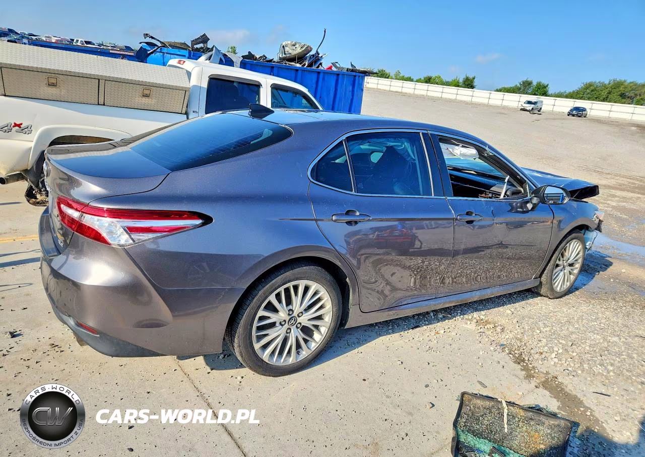 2018 Toyota Camry Xle VIN:4T1B11HK7JU096667 - 3