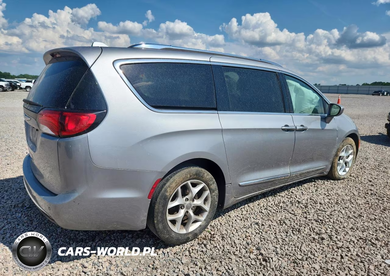 2018 Chrysler Pacifica Touring L VIN:2C4RC1BG1JR187383 - 3