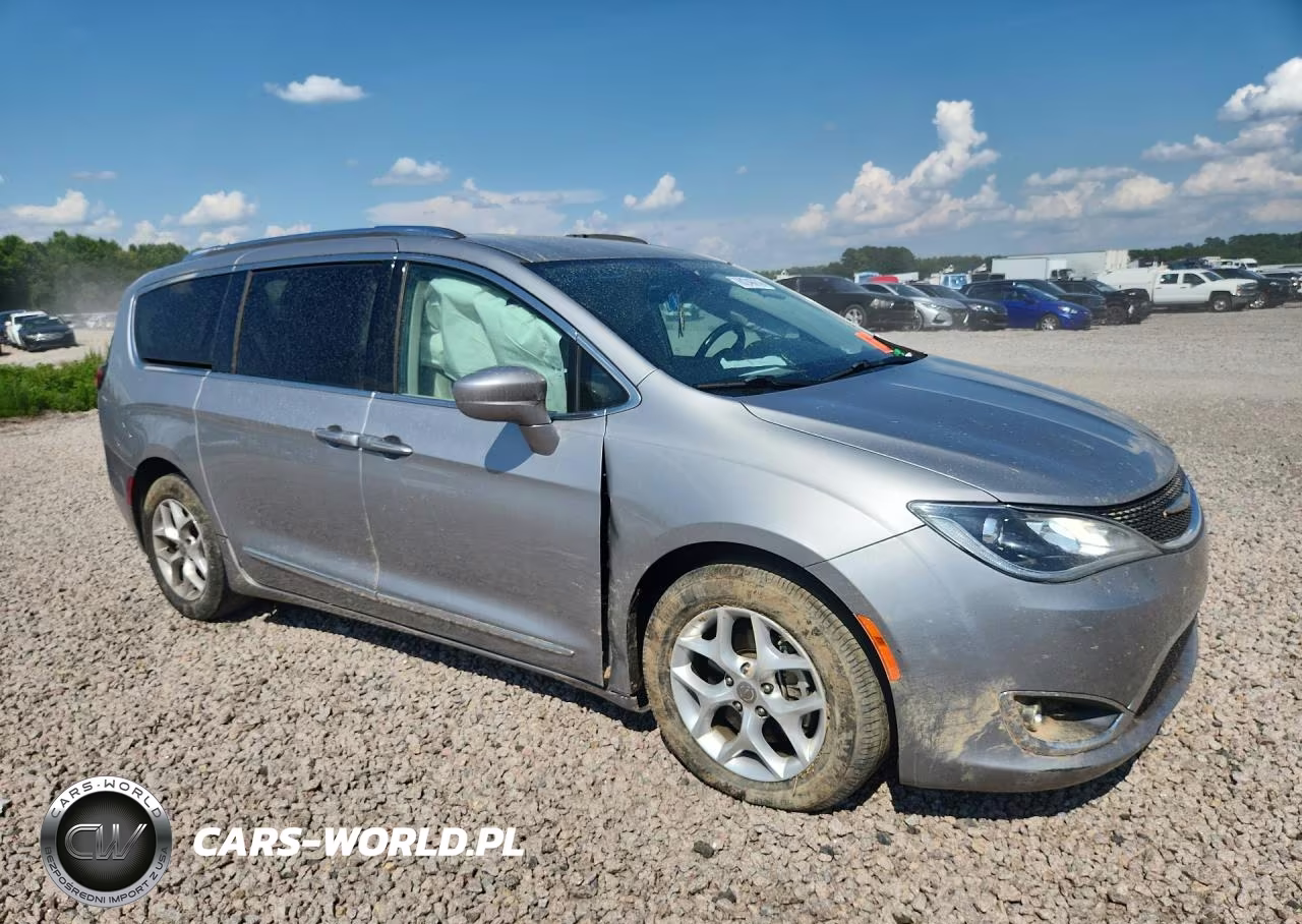 2018 Chrysler Pacifica Touring L VIN:2C4RC1BG1JR187383 - 4