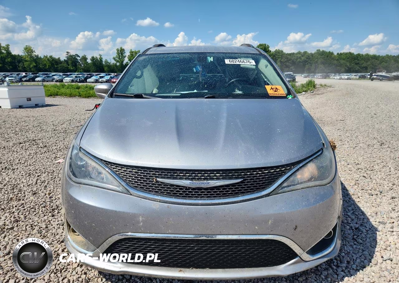 2018 Chrysler Pacifica Touring L VIN:2C4RC1BG1JR187383 - 5