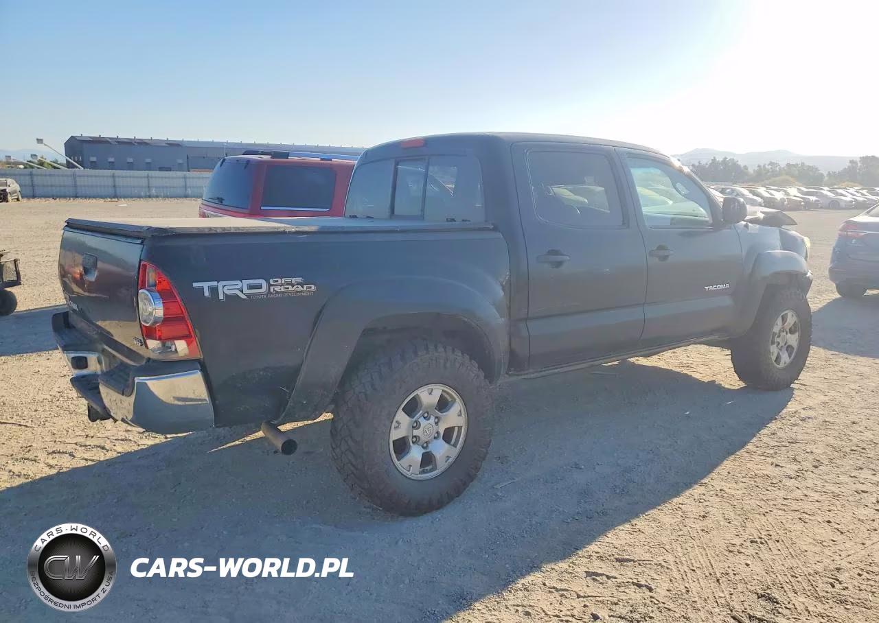 2013 Toyota Tacoma Double Cab VIN:3TMLU4EN7DM127568 - 3