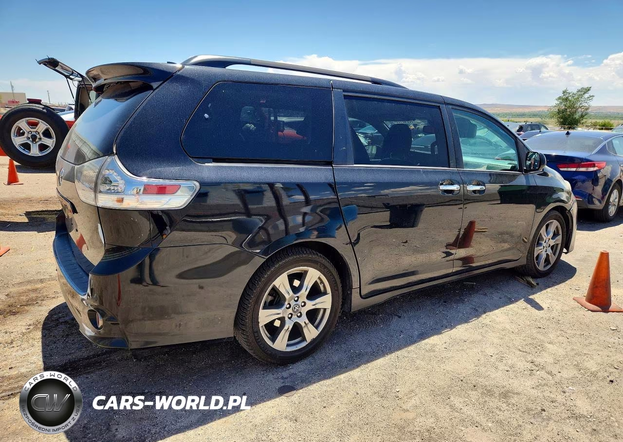 2018 Toyota Sienna Se 8-Passenger VIN:5TDXZ3DC6JS925763 - 3
