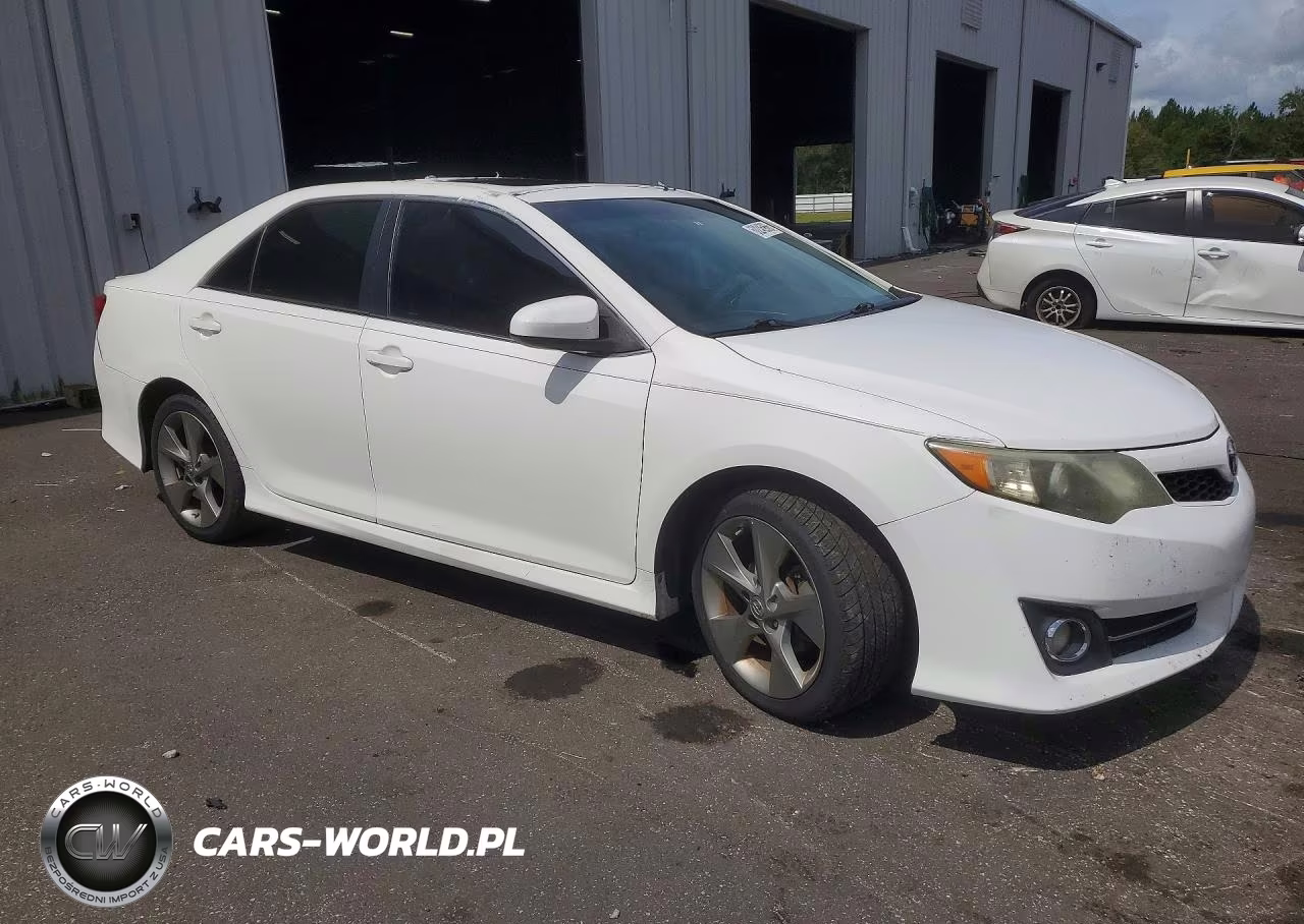 2014 Toyota Camry Se Sport VIN:4T1BF1FK6EU740508 - 4